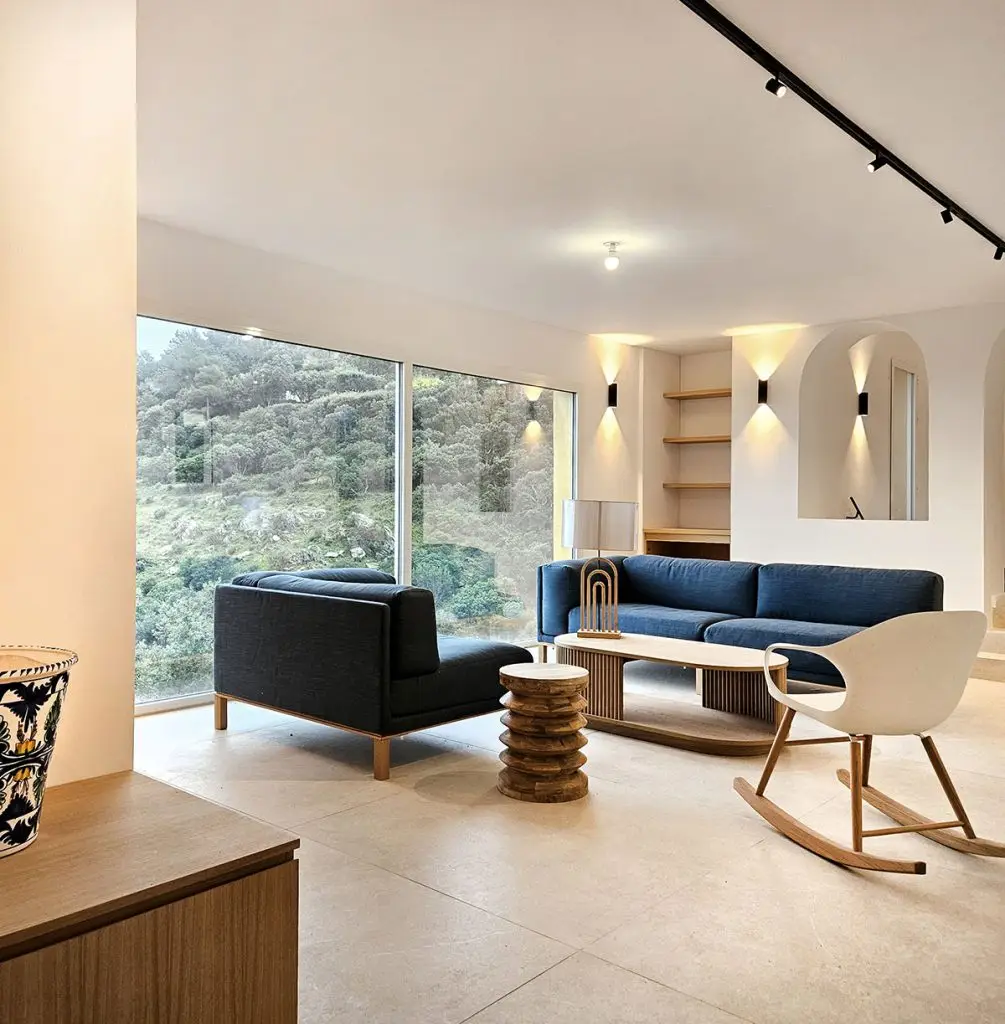 architecte d'interieur à Toulon villa M salon et baie vitrée sur la nature