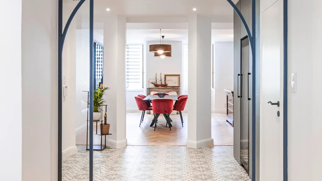 rénovation et restructuration à Toulon Appartement T salle-à-manger et verrière dessinée et conçue sur-mesure