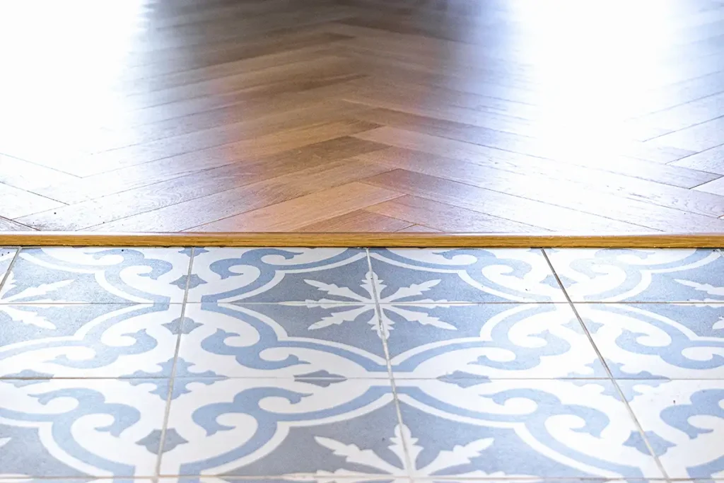 rénovation et restructuration à Toulon Appartement T détail sol parquet et carreaux de ciment